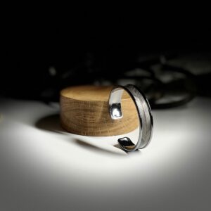 Bracelet Gris Antique en paille grise et laiton argenté vieilli – Collection Rayons Patinés – Atelier Gahia