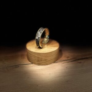 Bracelet Gris Minéral en paille grise et laiton doré – Collection Reflets Précieux – Atelier Gahia