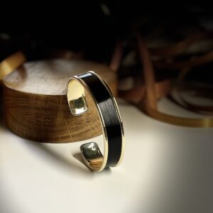 Bracelet Noir Doré en paille naturelle et laiton doré – Collection Lumière Fine – Atelier Gahia