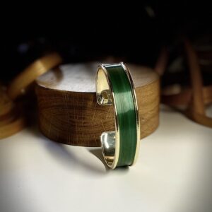 Bracelet Vert en paille naturelle et laiton doré – Collection Lumière Fine – Atelier Gahia