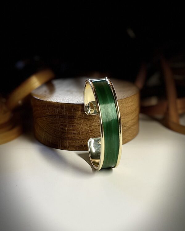 Bracelet Vert en paille naturelle et laiton doré – Collection Lumière Fine – Atelier Gahia