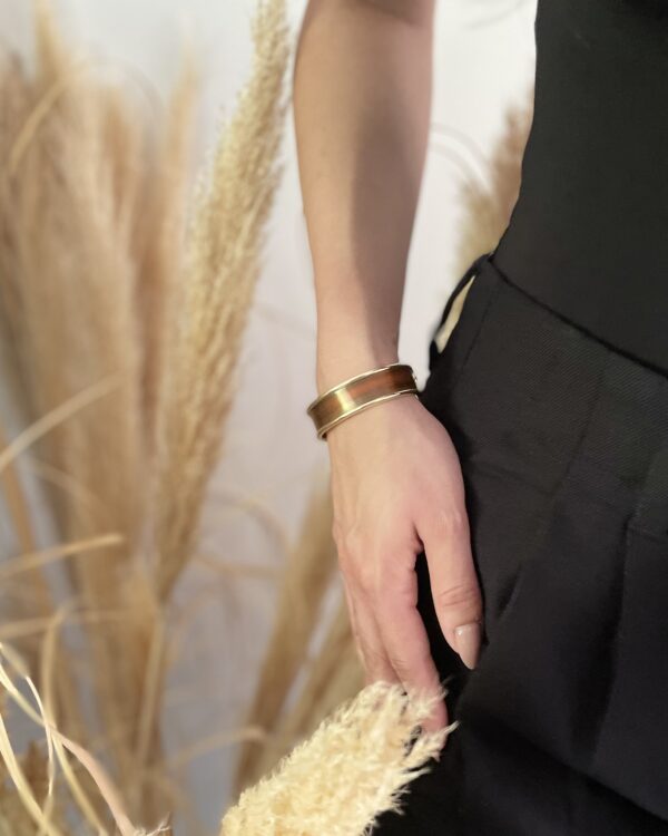 Bracelet doré en marqueterie de paille – Atelier Gahia – Collection Lumière Fine