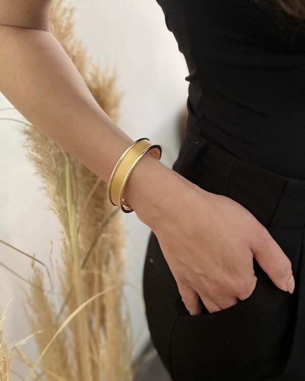 Bijou doré en paille naturelle – Bracelet artisanal Atelier Gahia