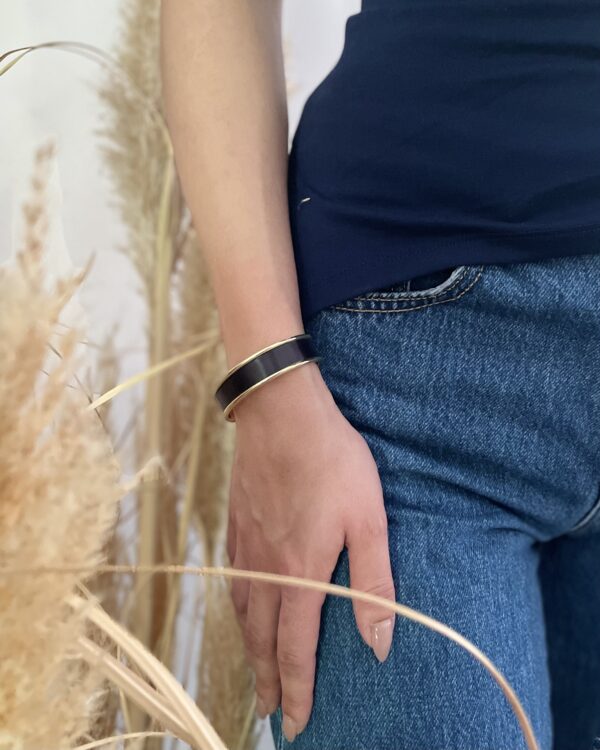 Bracelet noir en paille marquetée – laiton doré – Atelier Gahia