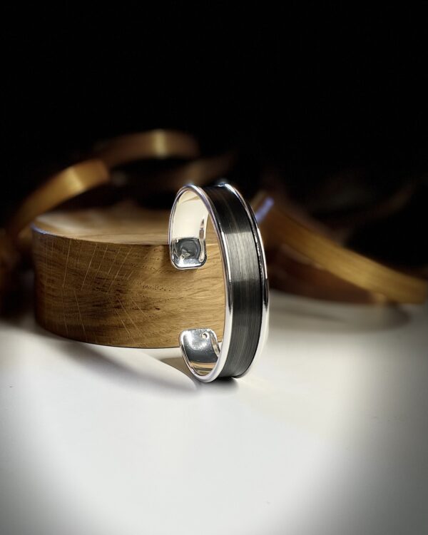 Bracelet en paille grise – laiton argenté – collection Intensité Claire – Atelier Gahia