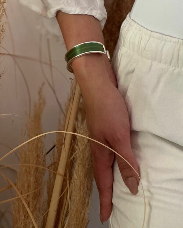 Bracelet vert en laiton argenté - marqueterie de paille – Collection Intensité Claire