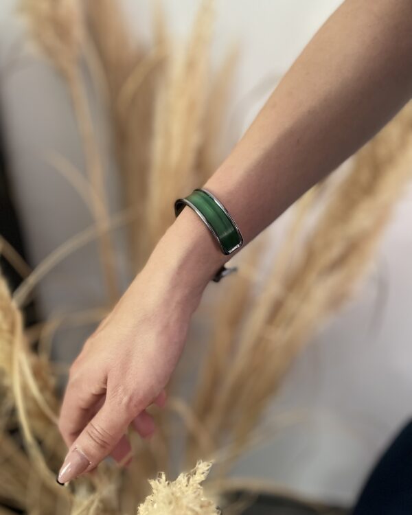 Bijou vert Atelier Gahia – bracelet ajustable en paille