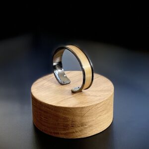 Bracelet doré en marqueterie de paille sur support bois – Atelier Gahia