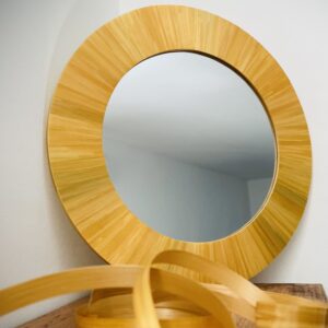 Miroir rond en paille dorée naturelle – Atelier Gahia