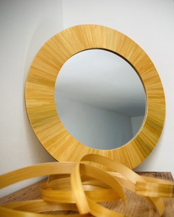 Miroir rond en paille dorée naturelle – Atelier Gahia