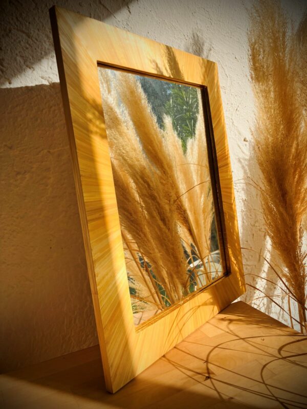 Miroir rectangulaire doré en marqueterie de paille – Collection Reflet Doré